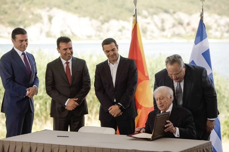 Απροκάλυπτη παρέμβαση Βερολίνου: «Να μπουν άμεσα τα Σκόπια στην ΕΕ» – Αλυσιδωτές αντιδράσεις στην Ευρώπη – «ΟΧΙ» και από την Ολλανδία